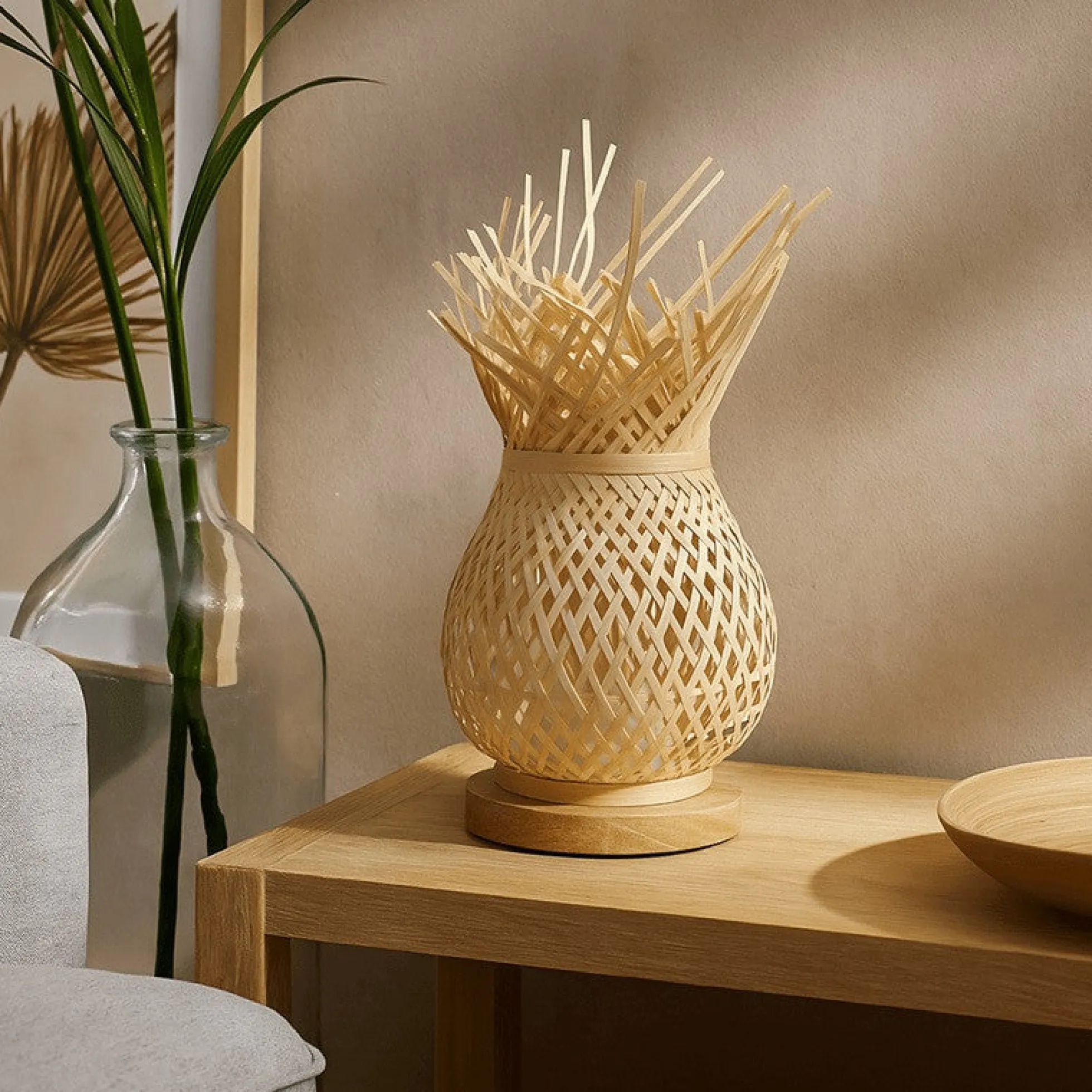 Lámpara de mesa de mimbre "VIMET"