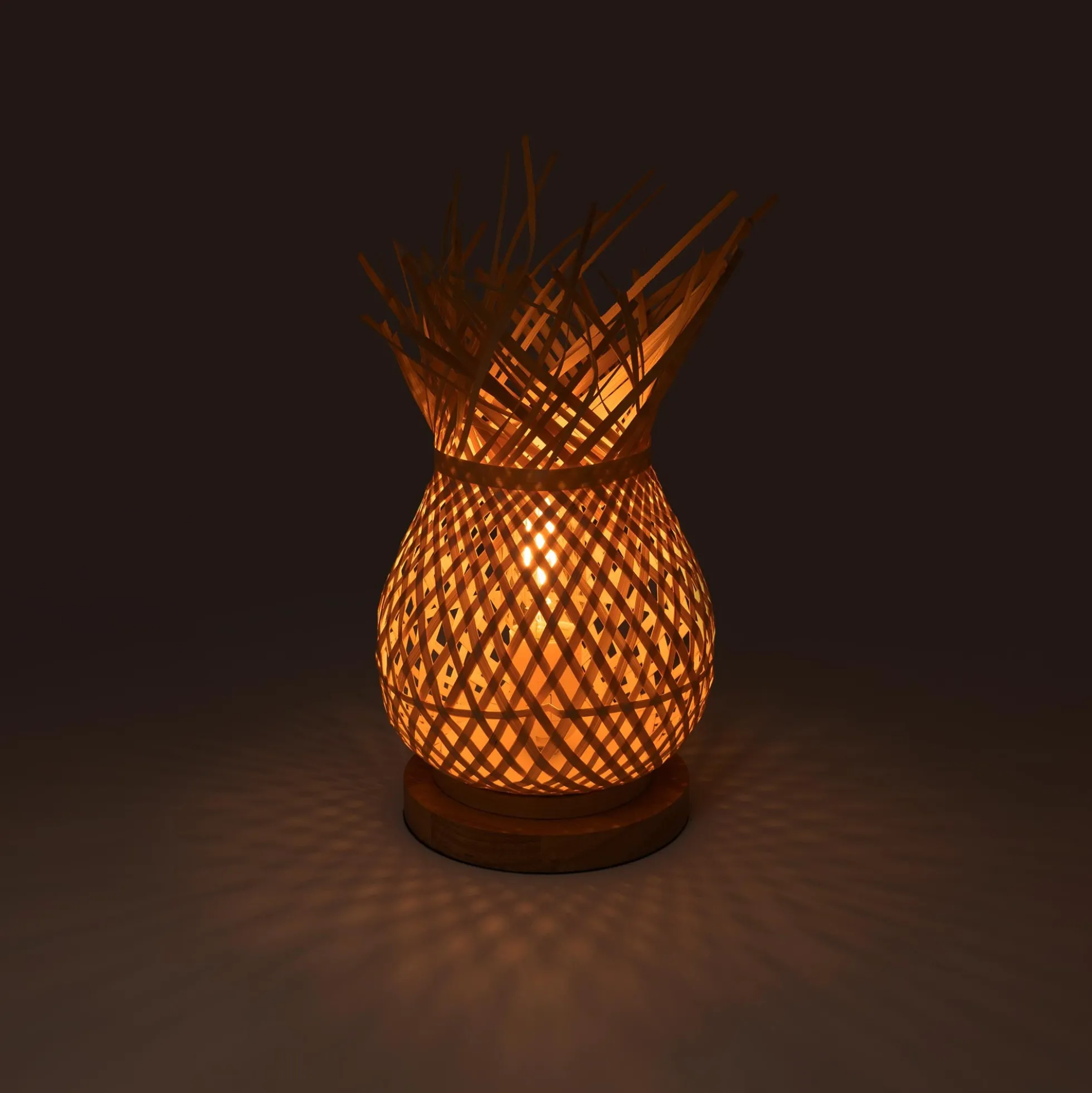 Lámpara de mesa de mimbre "VIMET"