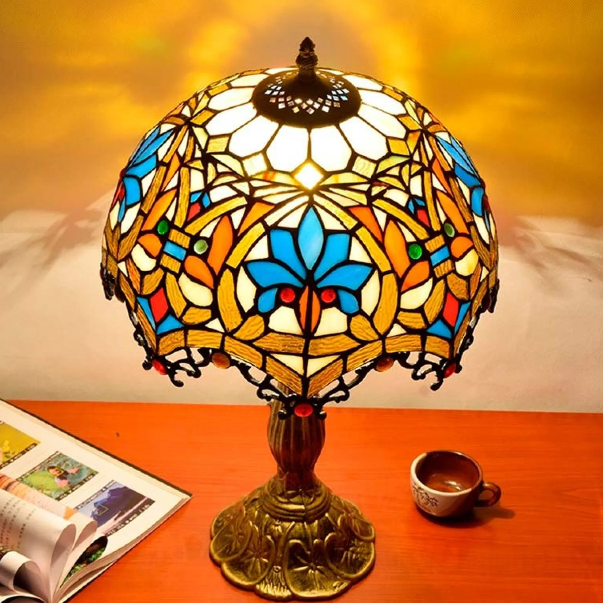Lámpara de mesa inspiración "Tiffany" con mosaico floral en cristal
