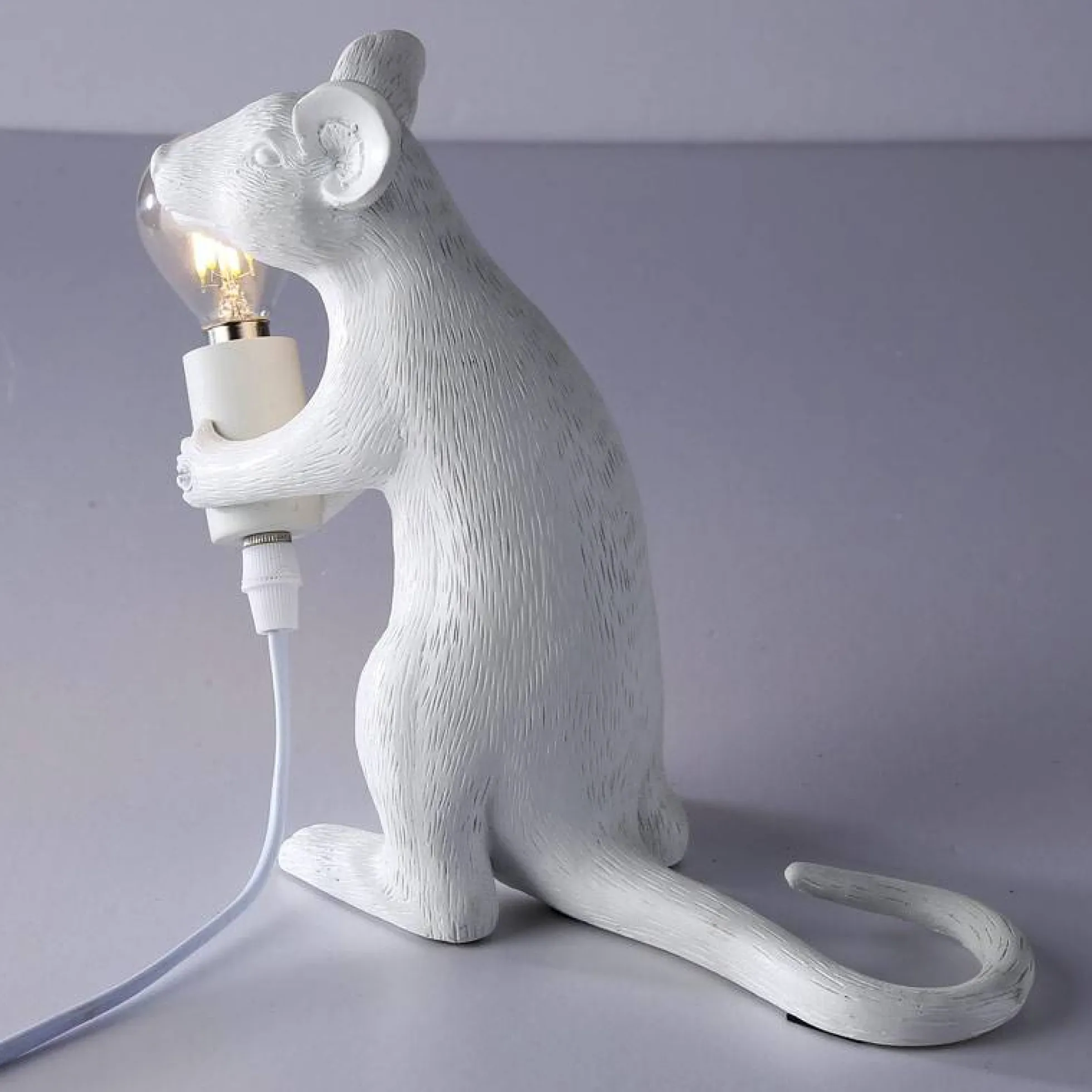 Lámpara de mesa ratón de resina "Stuart"