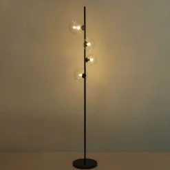 Lámpara de pie con esferas de cristal