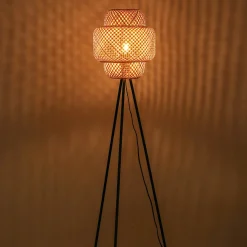 Lámpara de pie de mimbre