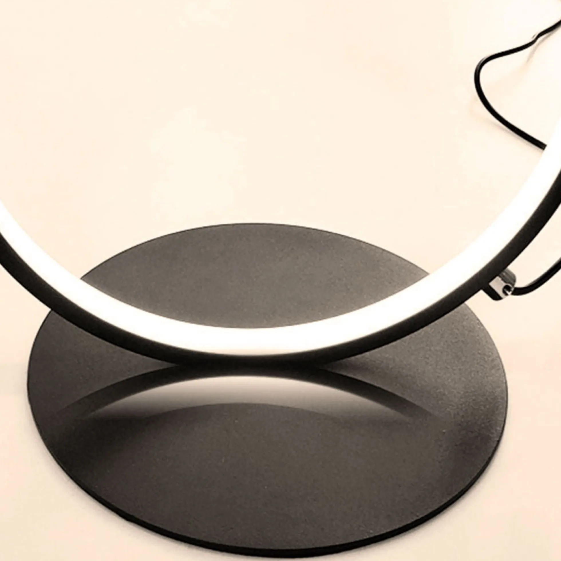 Lámpara de pie LED de aluminio "NATALIE" - 30W - Luz cálida