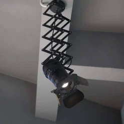 Lámpara de techo extensible y orientable 