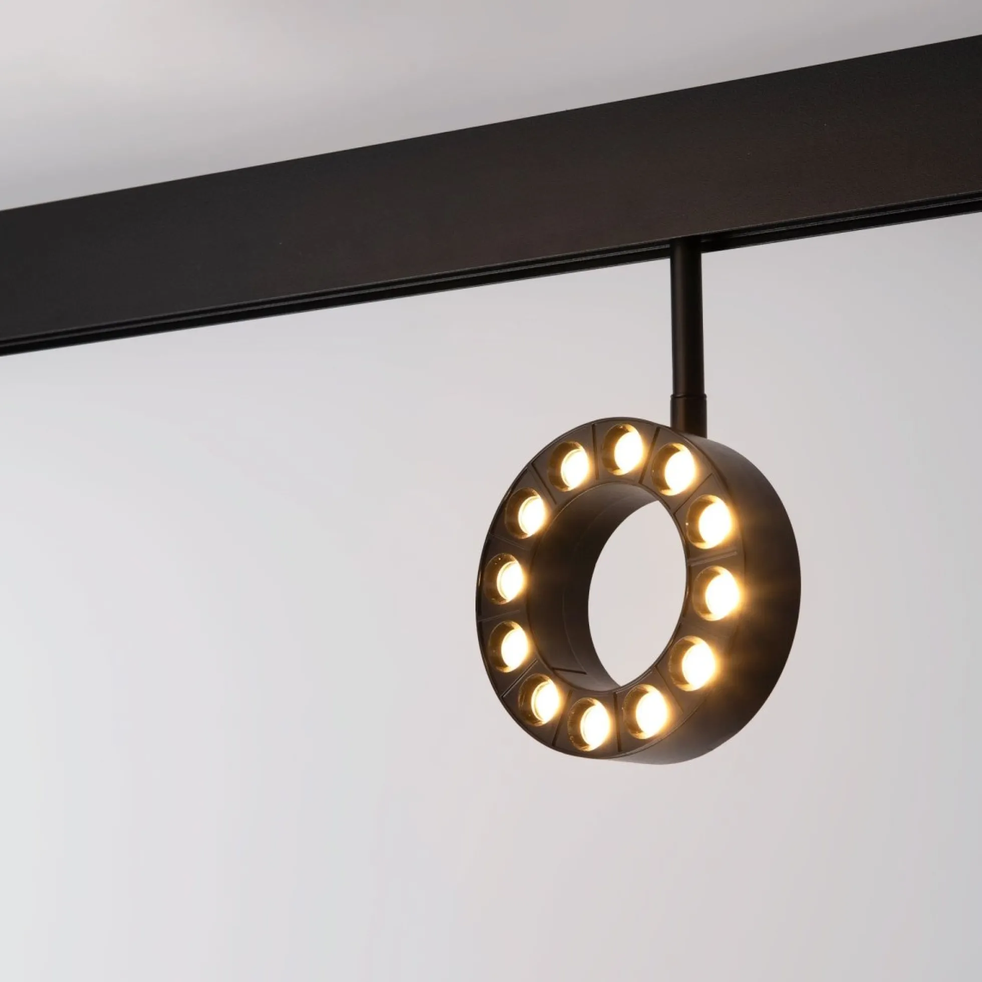 Luminaria circular LED para carril magnético 48V - Ø11,5cm - 12W - CRI90 - UGR18 - OSRAM