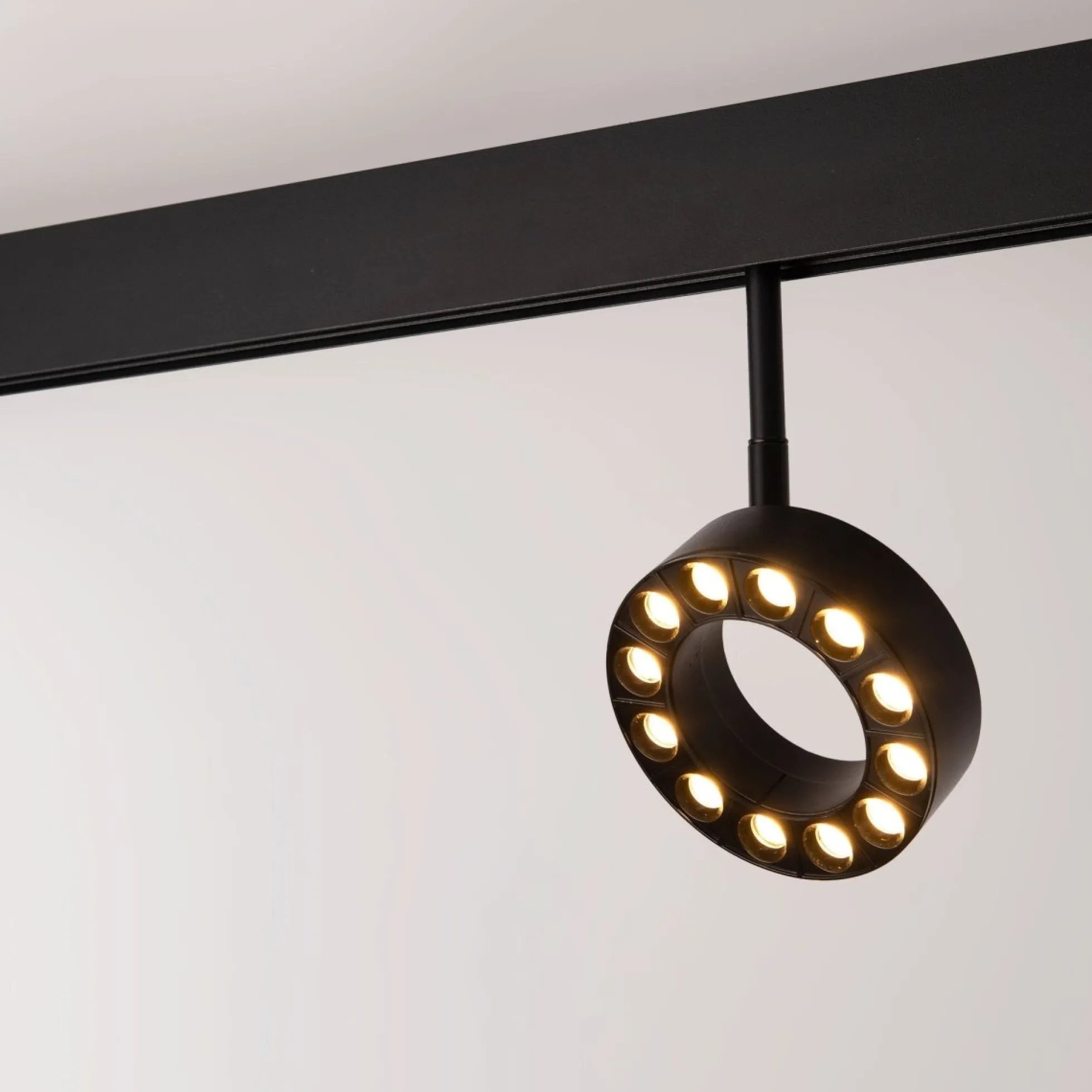 Luminaria circular LED para carril magnético 48V - Ø11,5cm - 12W - CRI90 - UGR18 - OSRAM