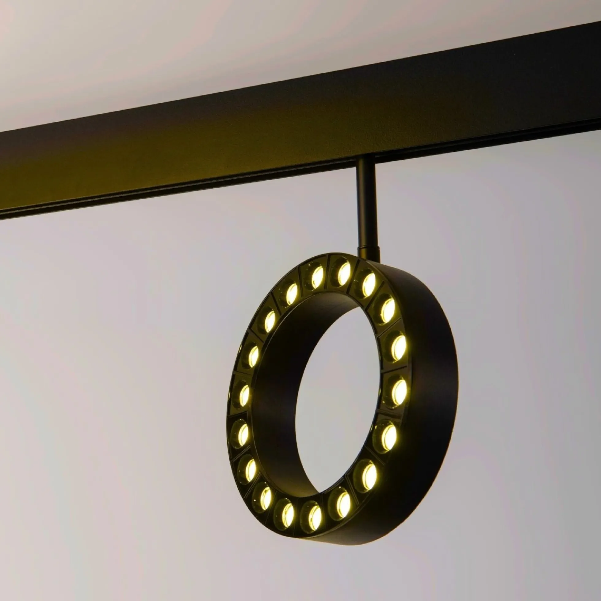 Luminaria circular LED para carril magnético 48V - Ø16cm - 18W - CRI90 - UGR18 - OSRAM