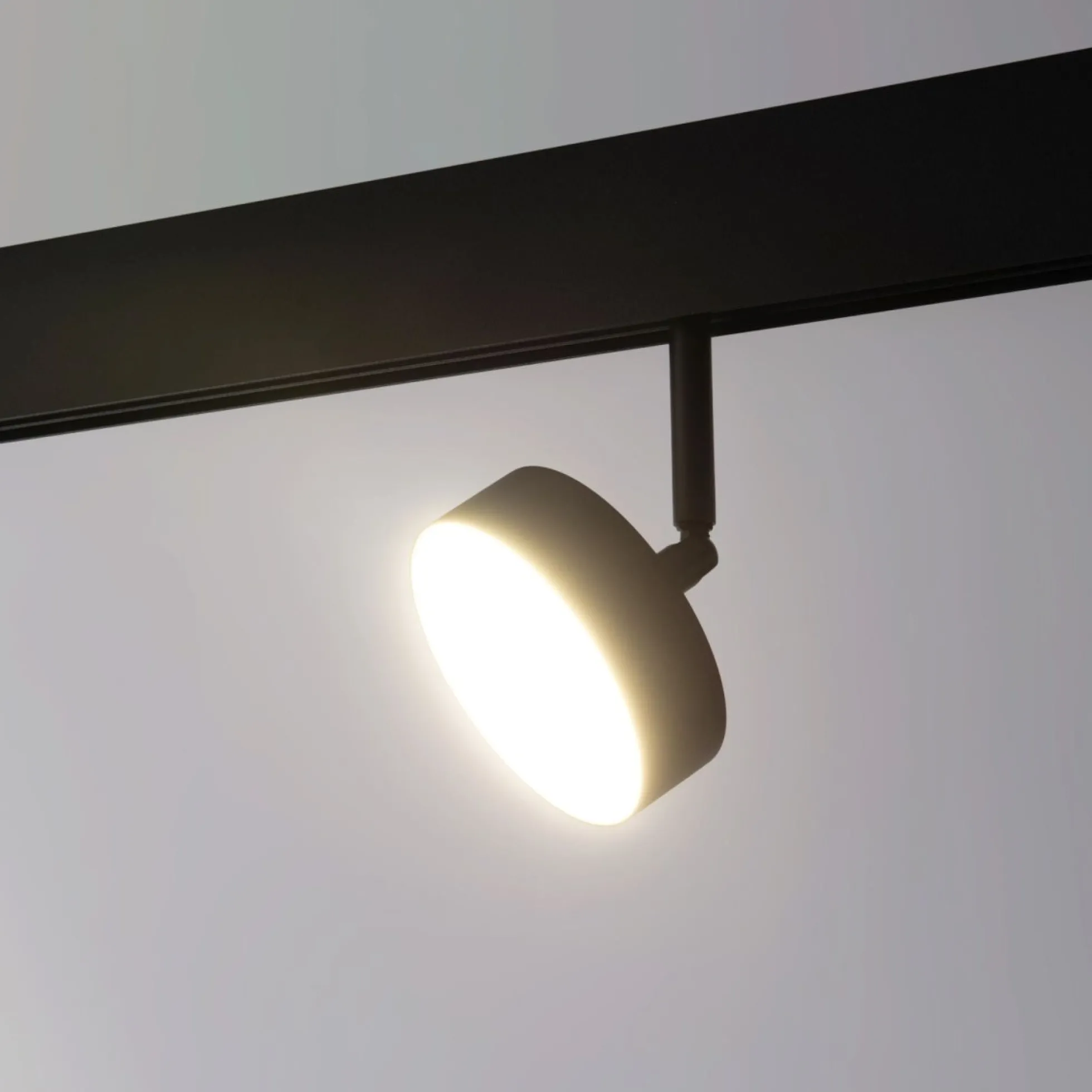 Luminaria circular LED para carril magnético 48V - Ø9.5cm - 12W - CRI90 - OSRAM