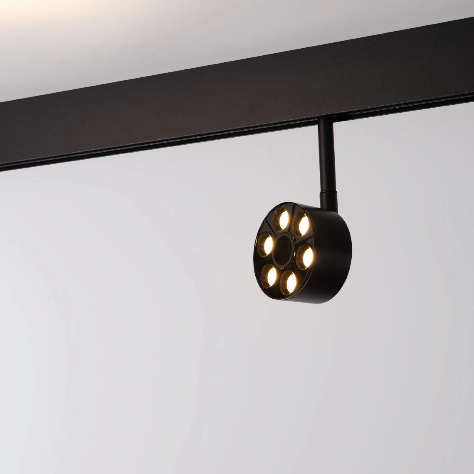Luminaria circular LED para carril magnético 48V - Ø7cm - 6W - CRI90 - UGR18 - OSRAM
