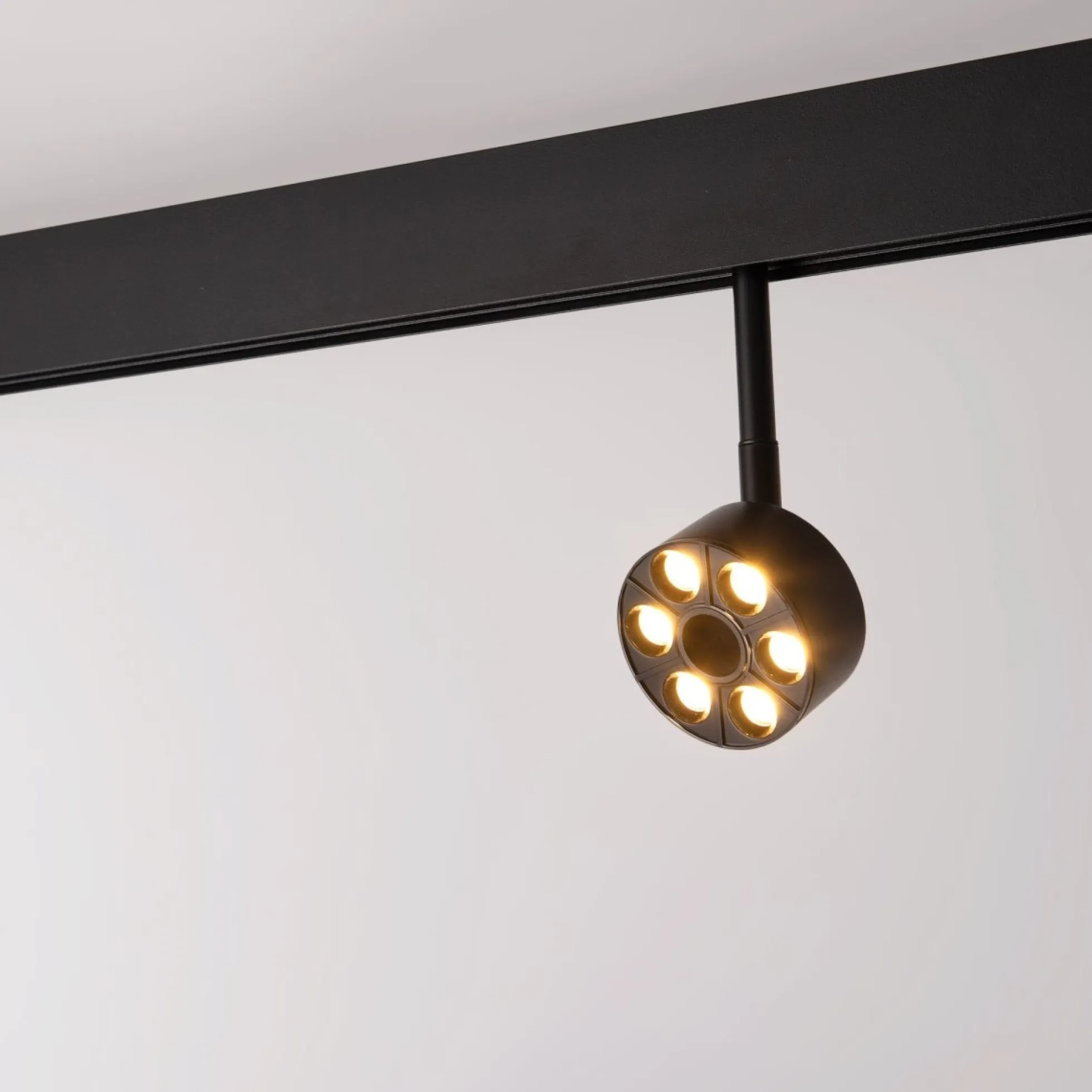 Luminaria circular LED para carril magnético 48V - Ø7cm - 6W - CRI90 - UGR18 - OSRAM