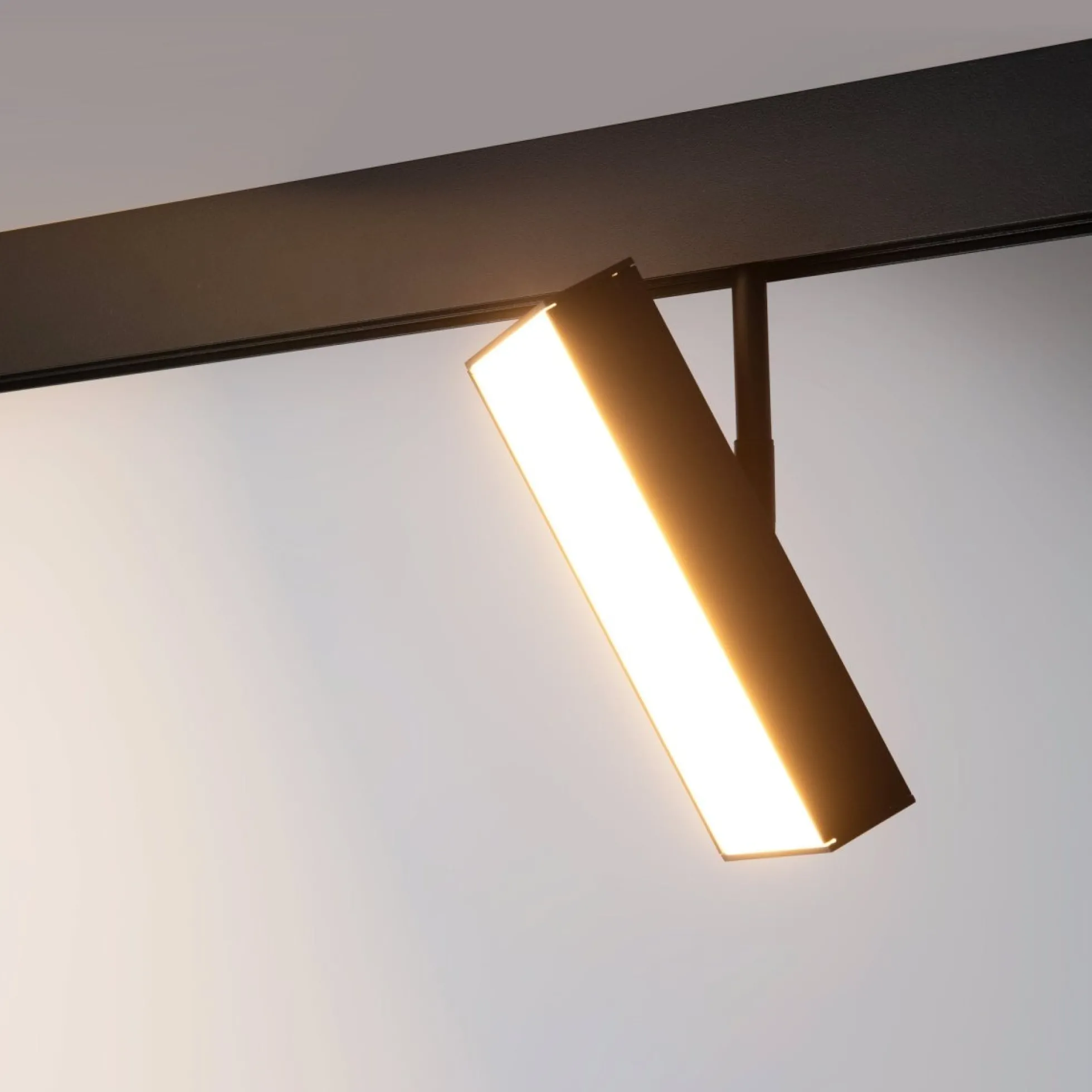 Luminaria cuadrada LED para carril magnético 48V - 18W - CRI90 - OSRAM