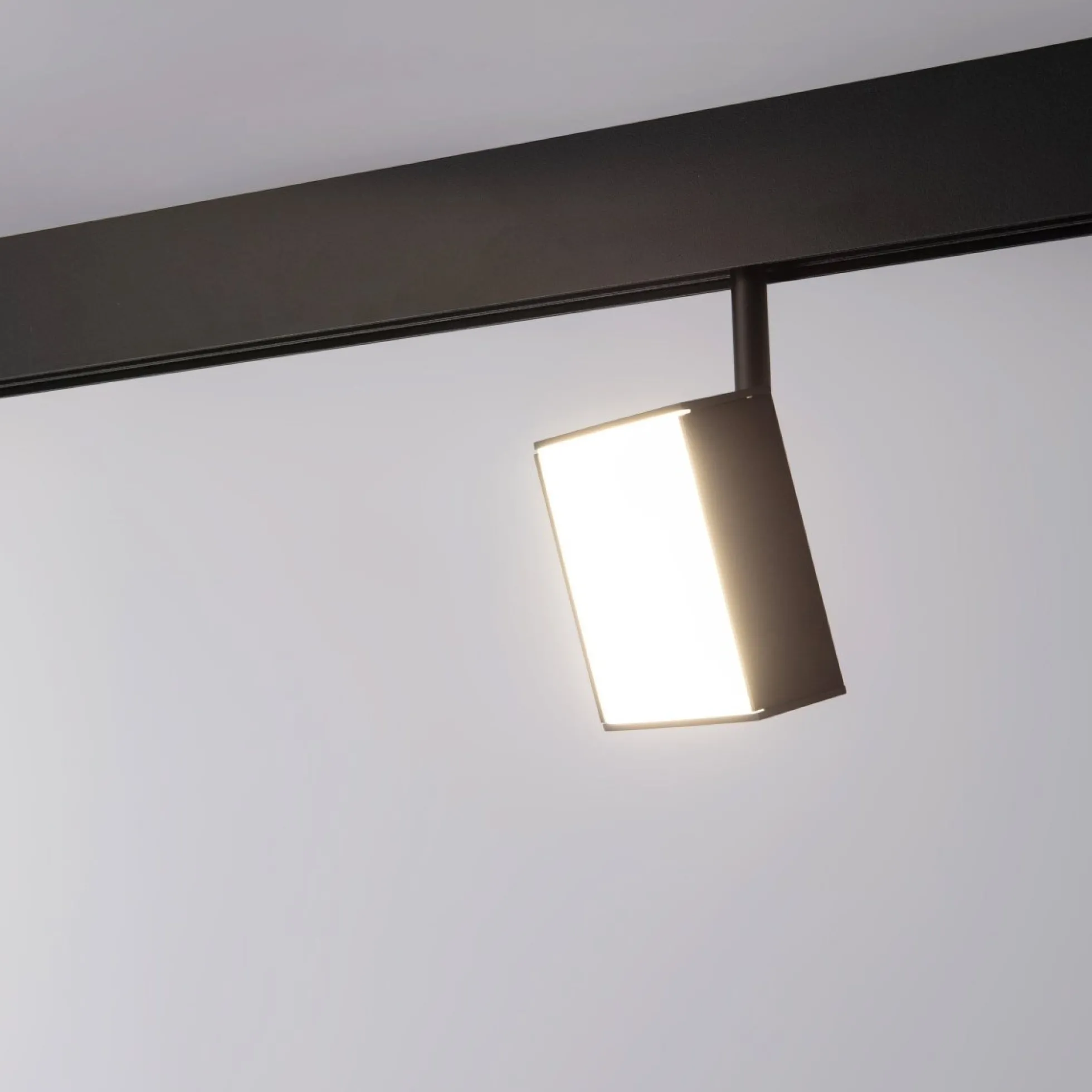 Luminaria cuadrada LED para carril magnético 48V - 9W - CRI90 - Chip OSRAM
