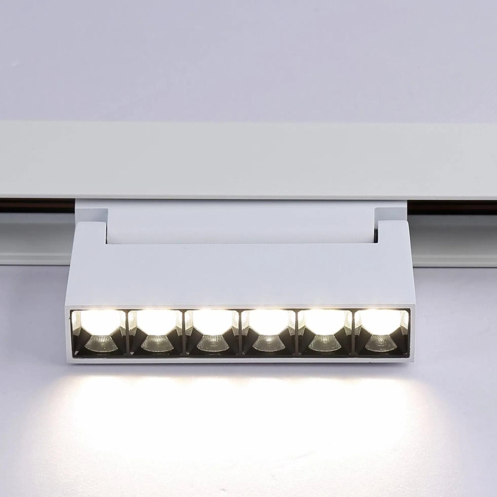 Luminaria lineal LED orientable para carril magnético 48V - 6W - UGR16