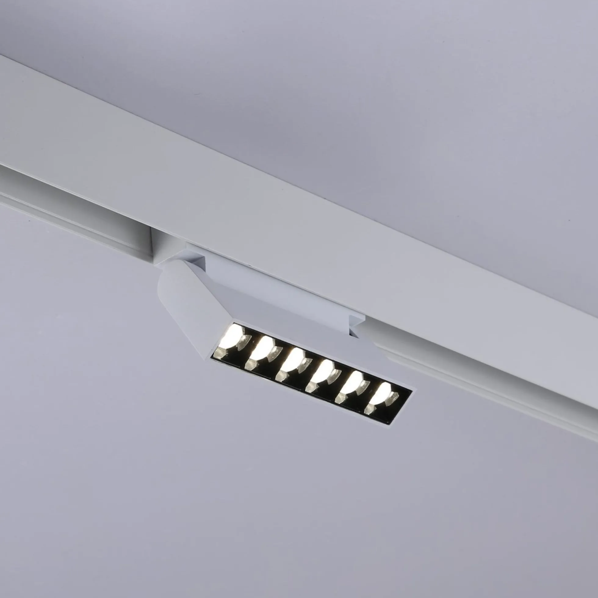 Luminaria lineal LED orientable para carril magnético 48V - 6W - UGR16