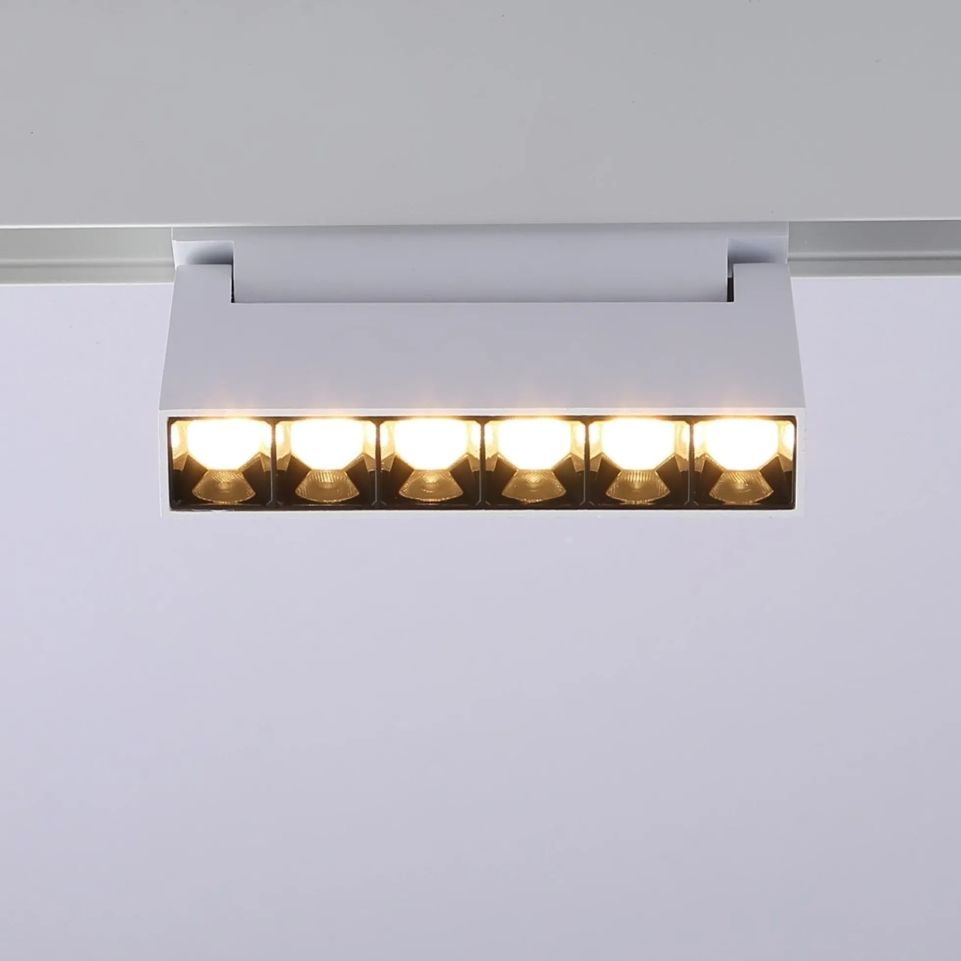 Luminaria lineal LED orientable para carril magnético 48V - 6W - UGR16