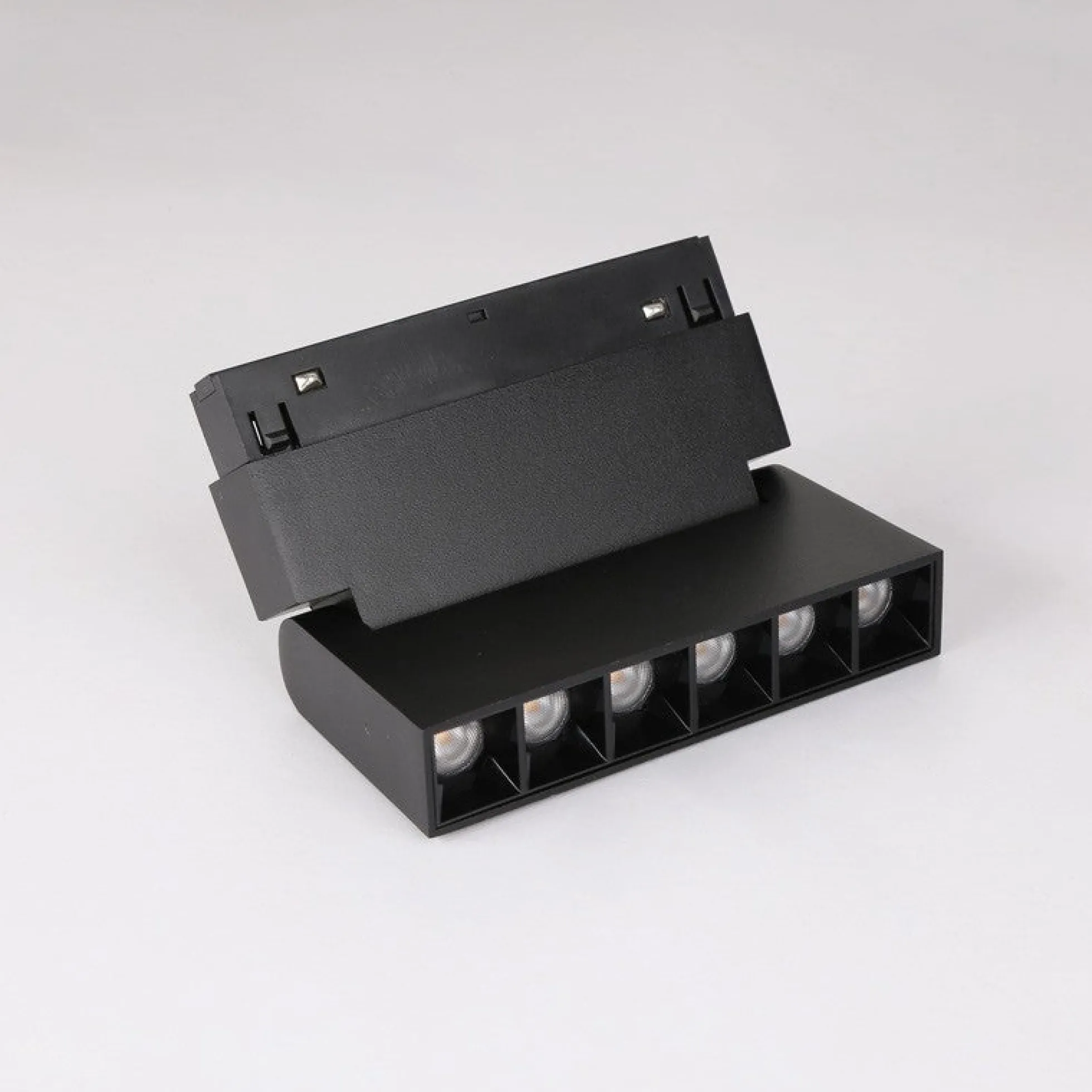Luminaria lineal LED orientable para carril magnético 48V - 6W - UGR16