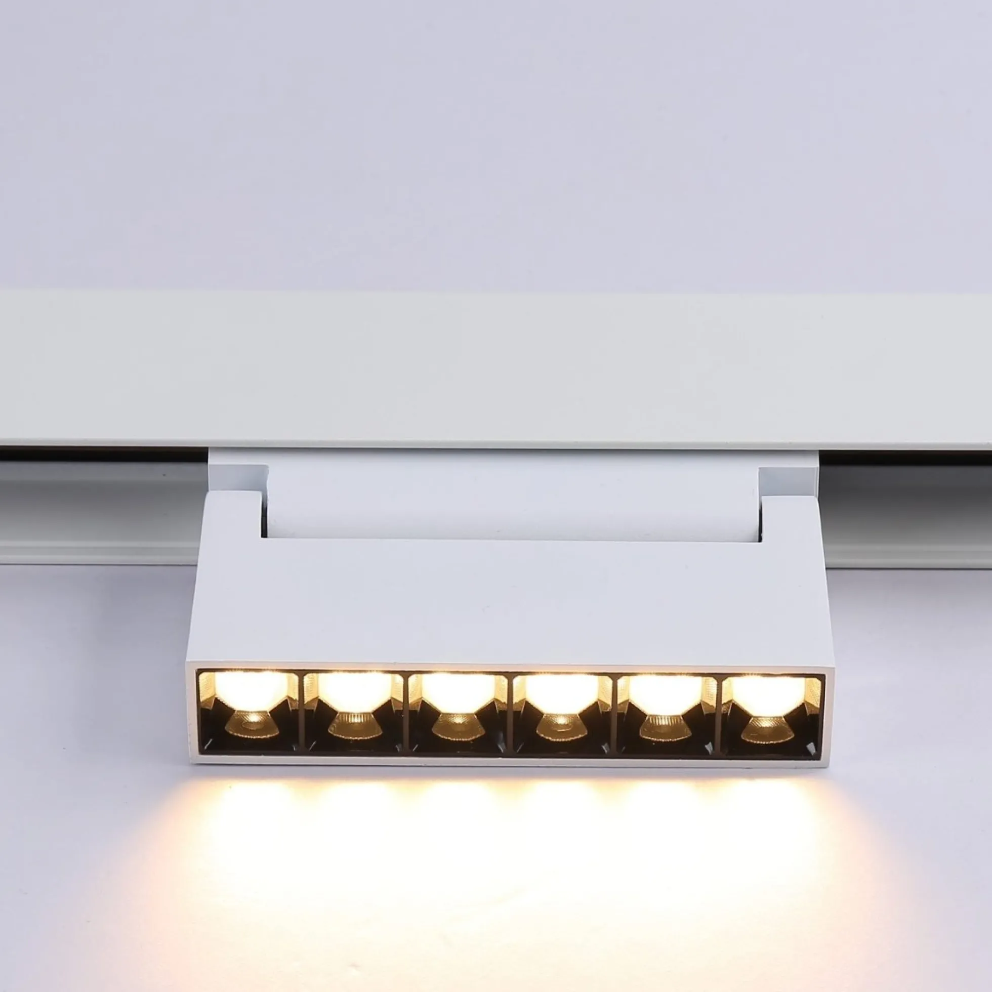 Luminaria lineal LED orientable para carril magnético 48V - 6W - UGR16