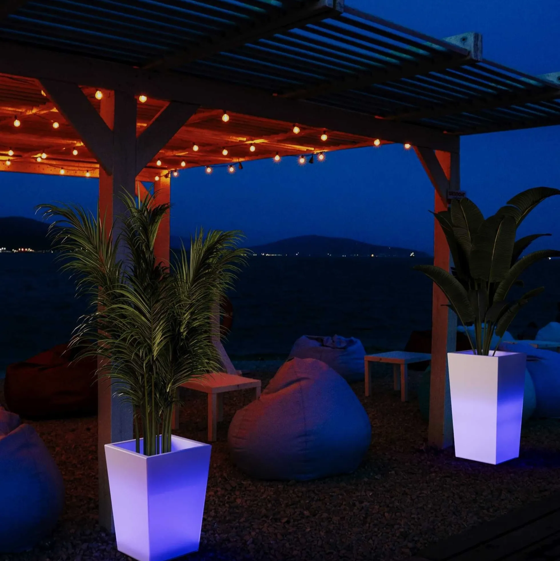Macetero cuadrado LED RGBW - 24W - Recargable - Mando a distancia