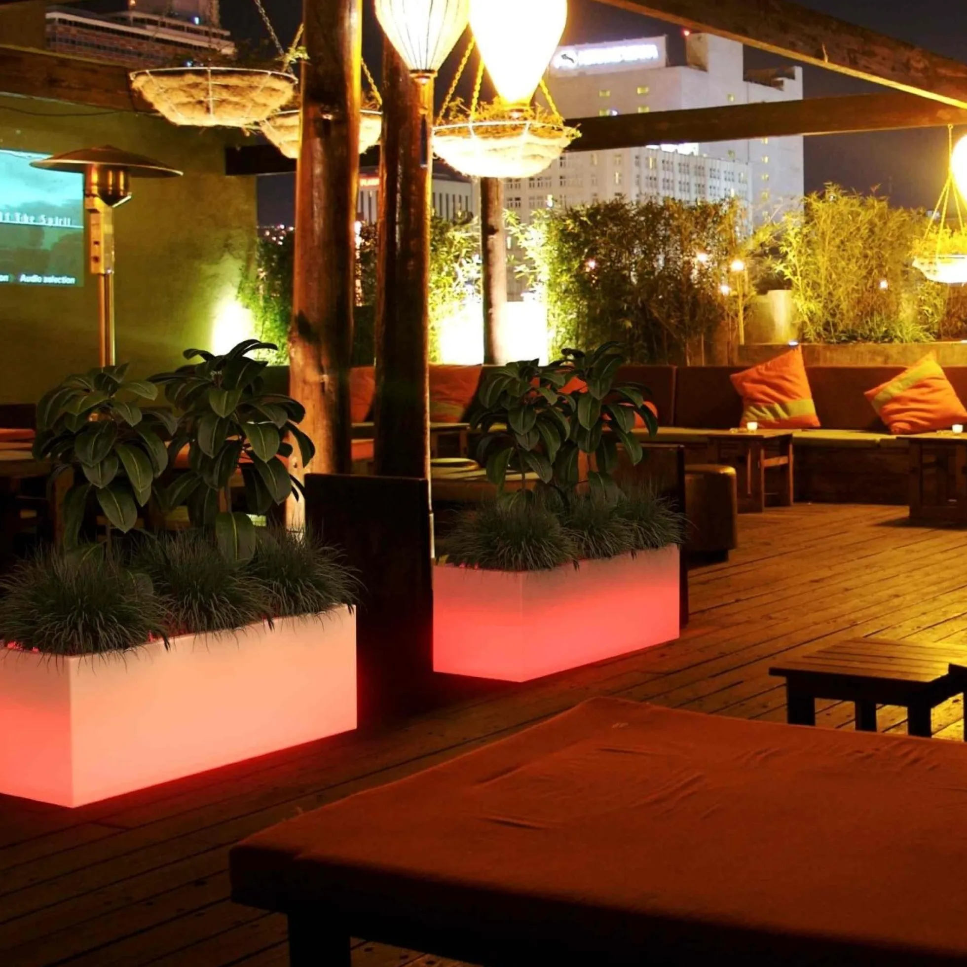 Macetero rectangular LED RGBW - 24W - Recargable - Mando a distancia