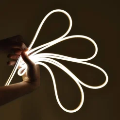 Neón LED flexible 24V DC - 6x13mm - 5 metros - Kit completo - 11W/m - IP67 - Curvatura lateral
