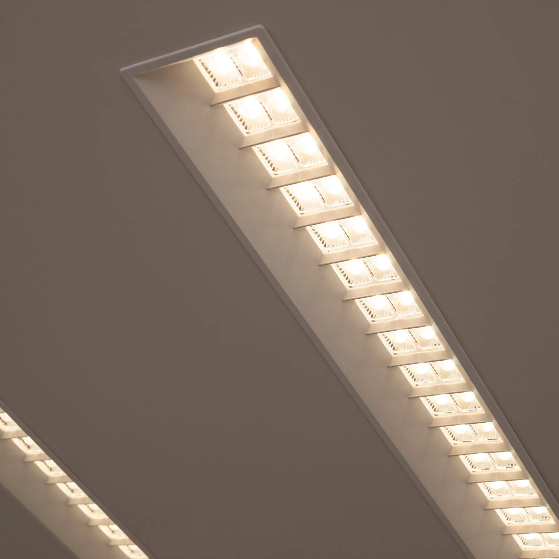 Panel LED empotrable 60x60cm - 40W - UGR18 - Driver PHILIPS - Chip OSRAM - IP40