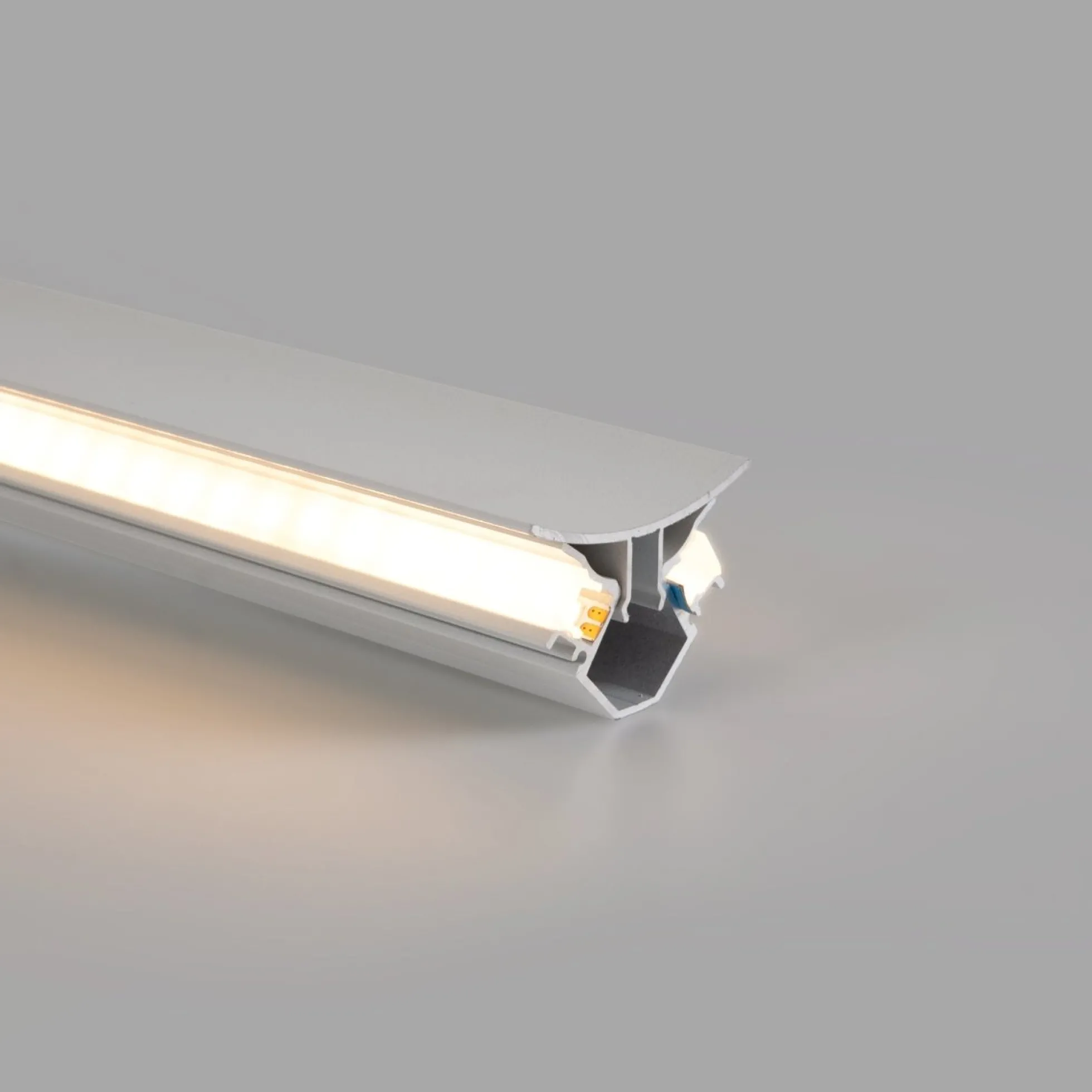 Perfil de aluminio para esquinas - Tira LED doble - 38.7x39mm - 2 metros