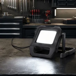 Proyector LED de trabajo con cable y soporte - 20W - 6500K - IP54