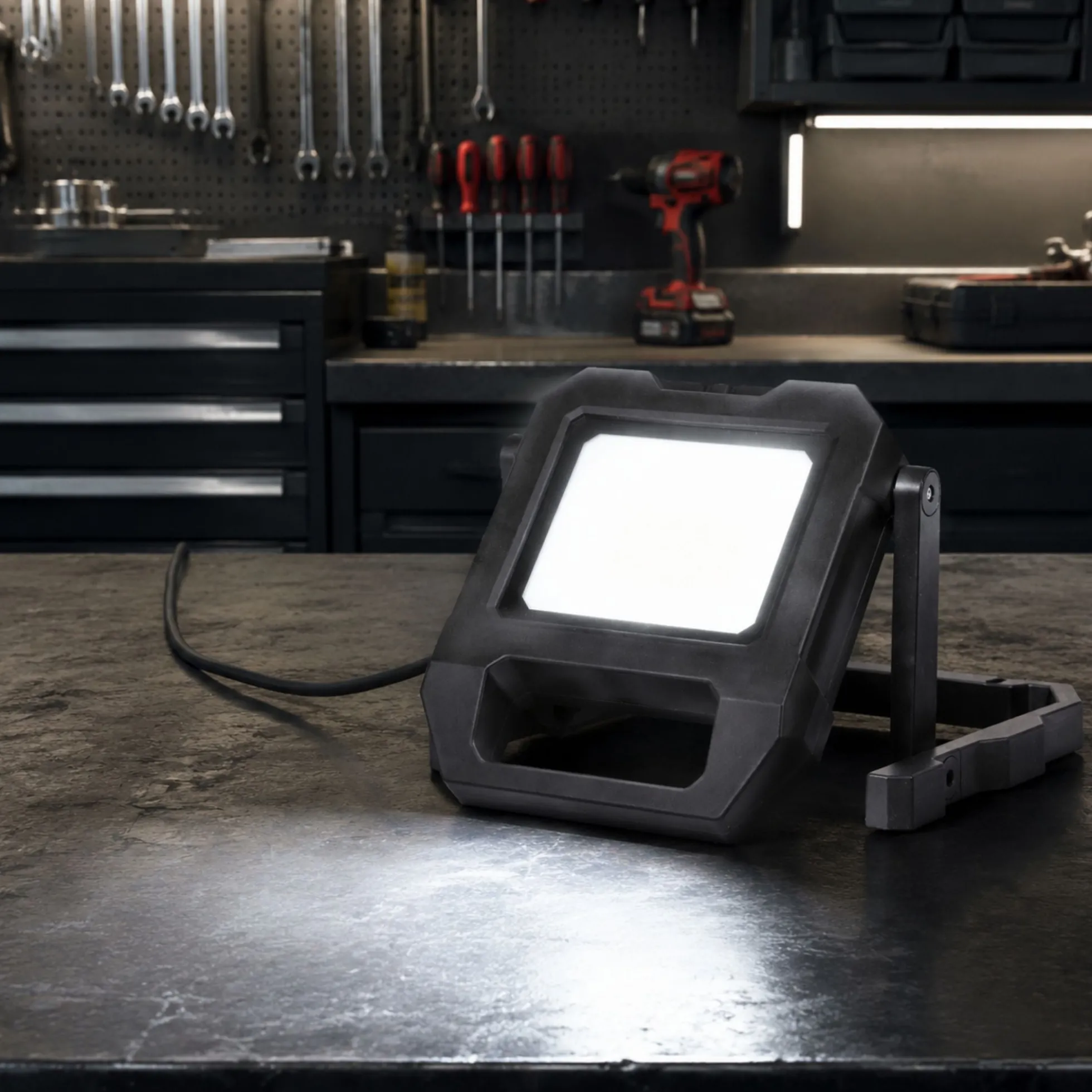 Proyector LED de trabajo con cable y soporte - 20W - 6500K - IP54